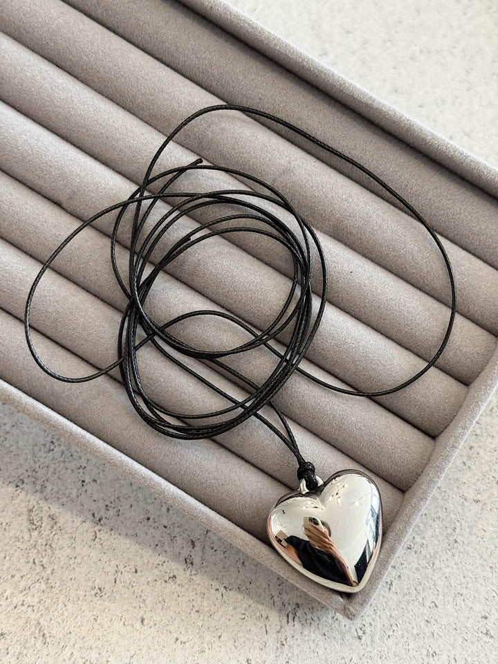 Кольє-чокер «Лавея» зі срібним серцем на шнурку