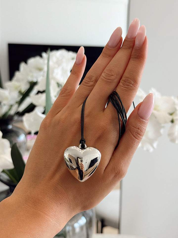 Кольє-чокер «Лавея» зі срібним серцем на шнурку