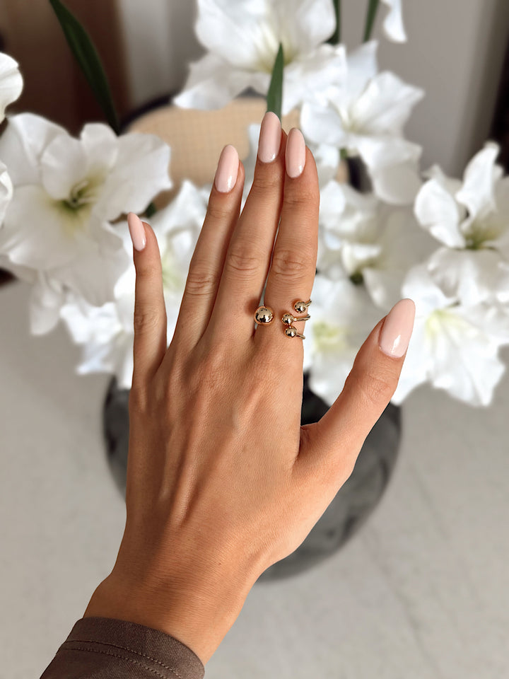 Золоте кільце «Сфера» з чотирьма кулями