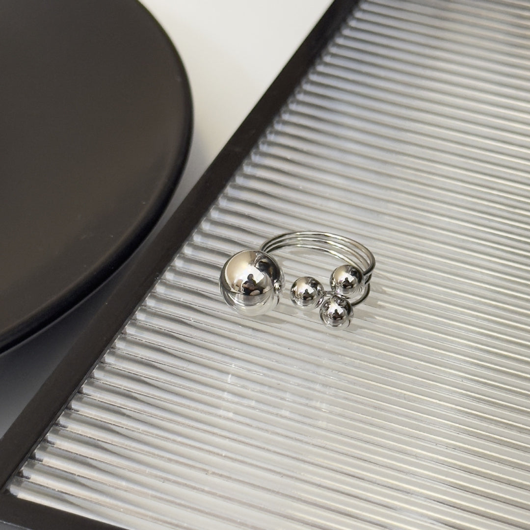 Золоте кільце «Сфера» з чотирьма кулями