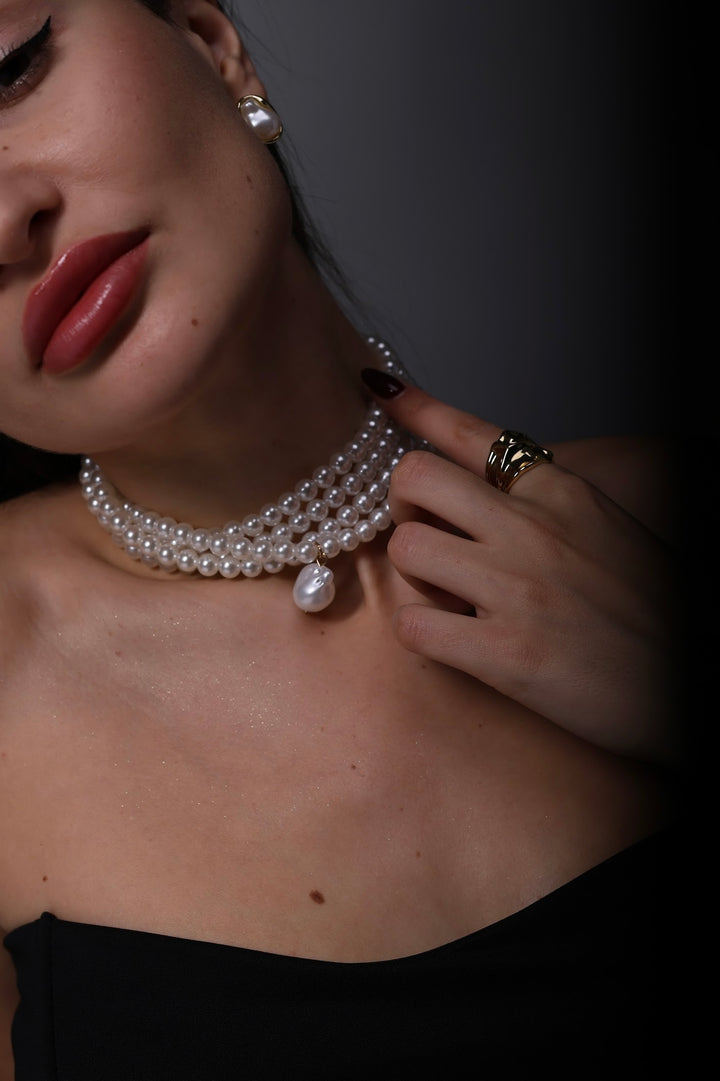 Намисто «Нуар» з скляними перлинами у чотири ряди з підвіскою