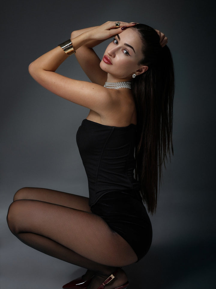 Намисто «Нуар» з скляними перлинами у чотири ряди з підвіскою